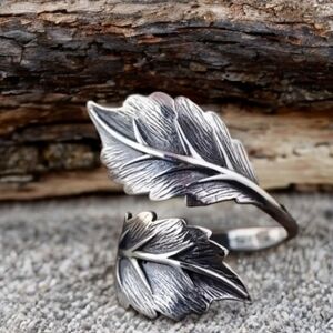 MODCLOTH ADJUSTABLE LEAF WRAP RING 1